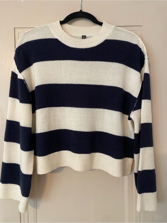 H&M Sweaters - H&M Divided Knit Sweater Size Medium